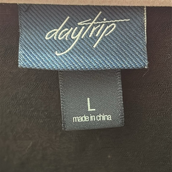 DAYTRIP BLACK SLEEVELESS TOP - Picture 4 of 4